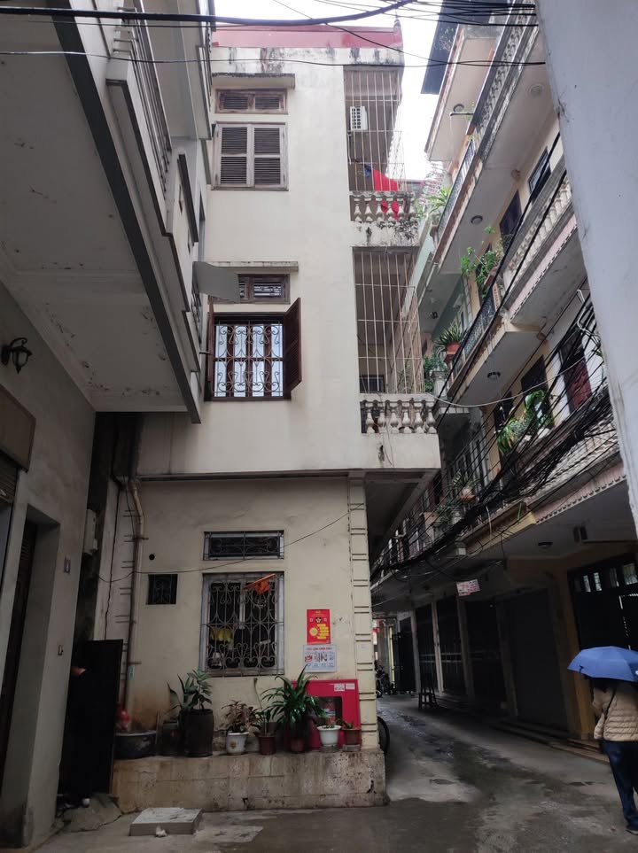 Nhà Chùa Láng 47m² 3 tầng - Ô tô đỗ cửa, giá 21.5 tỷ!