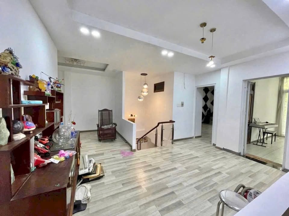 Bán biệt thự Nguyễn Thị Thập Quận 7 144m² 15 tỷ - Vị trí đẹp hiếm có!