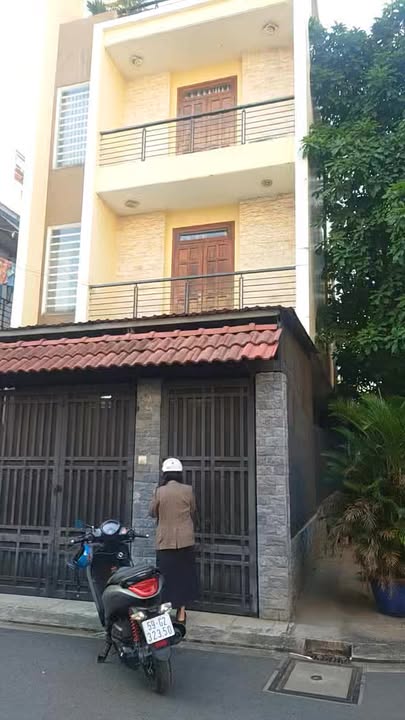 Nhà Góc 2 Mặt Tiền Quận 12 - 90m² - Giá Tốt Trước Tết