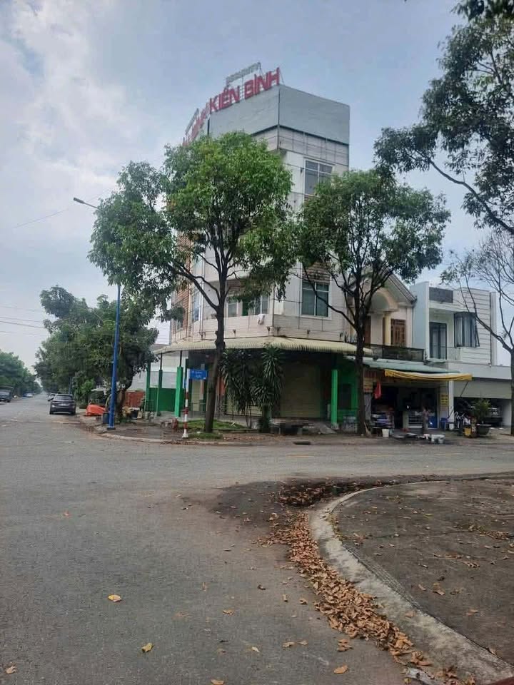 Nhà phố Phú Tân 107m² giá 5 tỷ - Căn góc vị trí đẹp sát Thành phố mới!