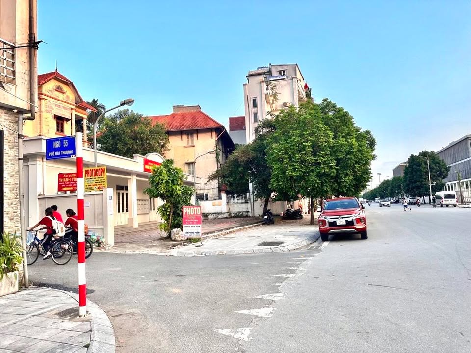 Đất nền Long Biên 130m² giá 3 tỷ - Sổ đỏ chính chủ, view hồ cực thoáng!