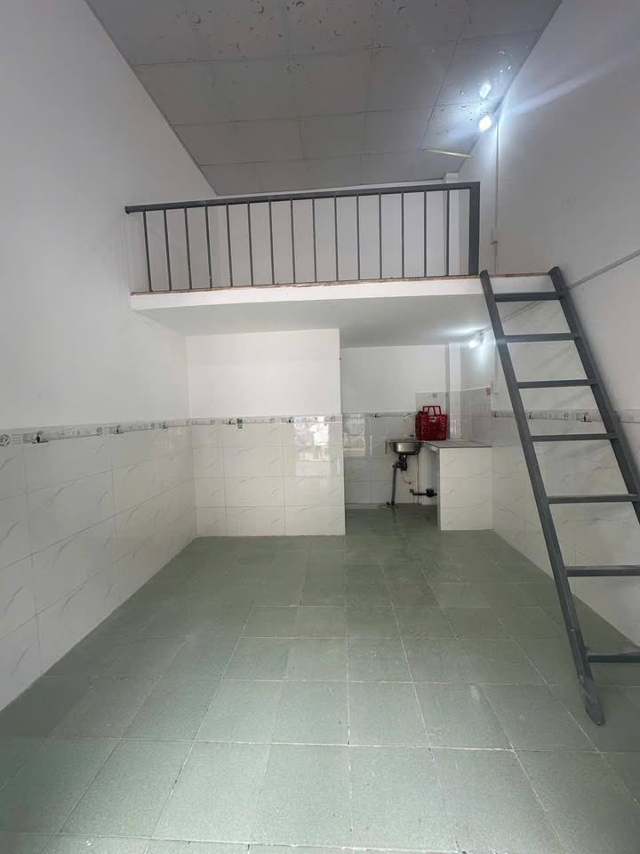 Nhà nhỏ Nguyễn Tri Phương Dĩ An 20m² - Sẵn sàng ở ngay, giá 2.5 triệu!