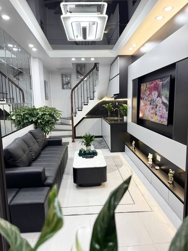 Nhà FrontHouse Bạch Đằng, Quận Hai Bà Trưng 25m² giá 5.58 tỷ - Lô góc hiếm có!