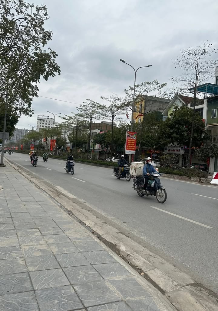 Cửa hàng kinh doanh Mặt phố Quốc Lộ 32, 108m² - Đầu tư sinh lời ngay!