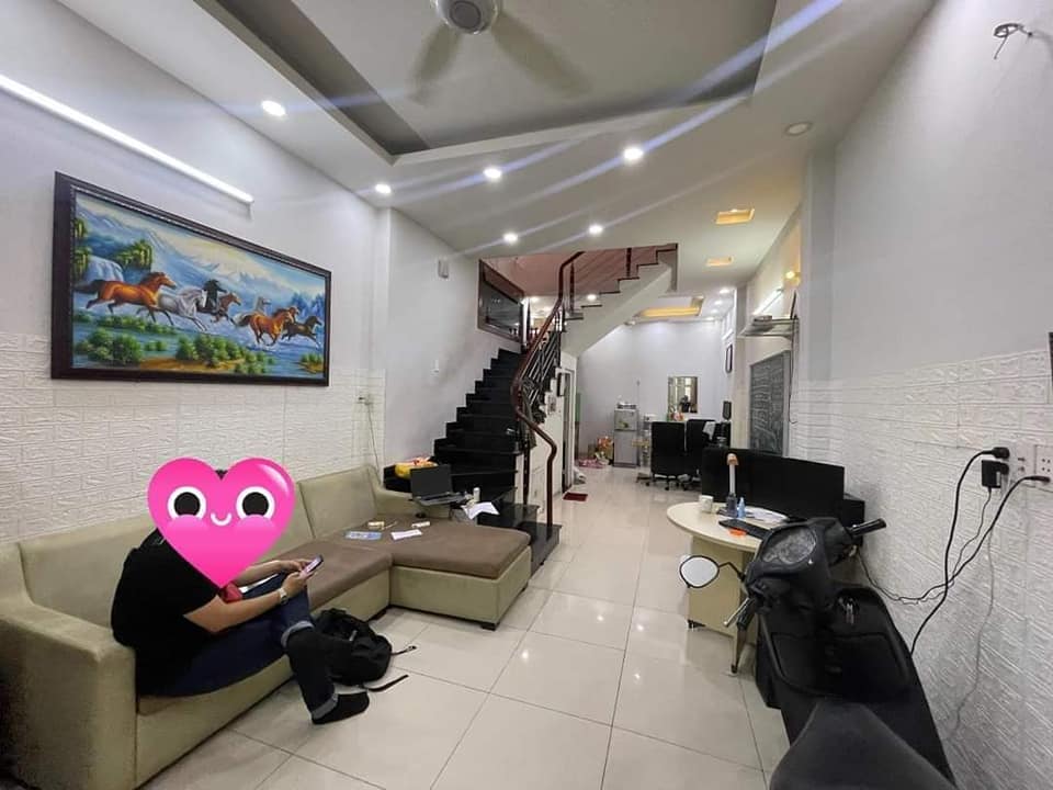 Nhà phố Thích Quảng Đức 42m² giá 5.75 tỷ - Nhà thoáng mát, đầy đủ tiện nghi!