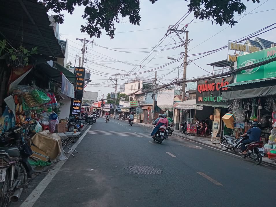 Nhà Mặt tiền Hóc Môn 90m² giá 10 triệu - Mặt tiền kinh doanh đắc địa!