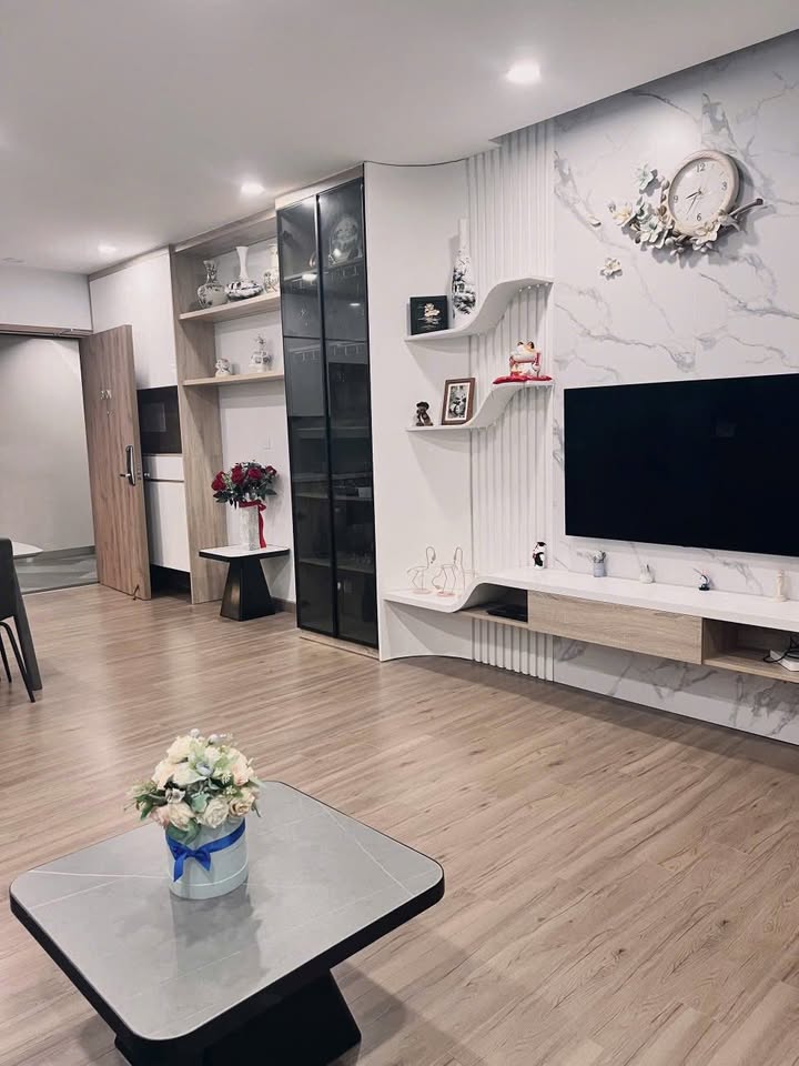 Cho thuê căn hộ Sky Oasis Ecopark 3PN, tầng cao view đẹp - 10 triệu/tháng