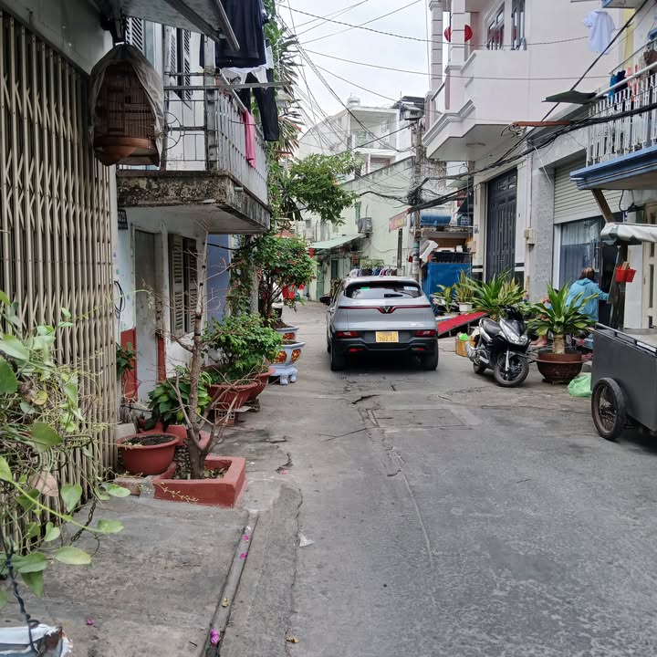 Nhà 2.88 Tỷ Quận Bình Tân - Hẻm 6m, 2 Tầng, Sổ Hồng Vuông Vắn