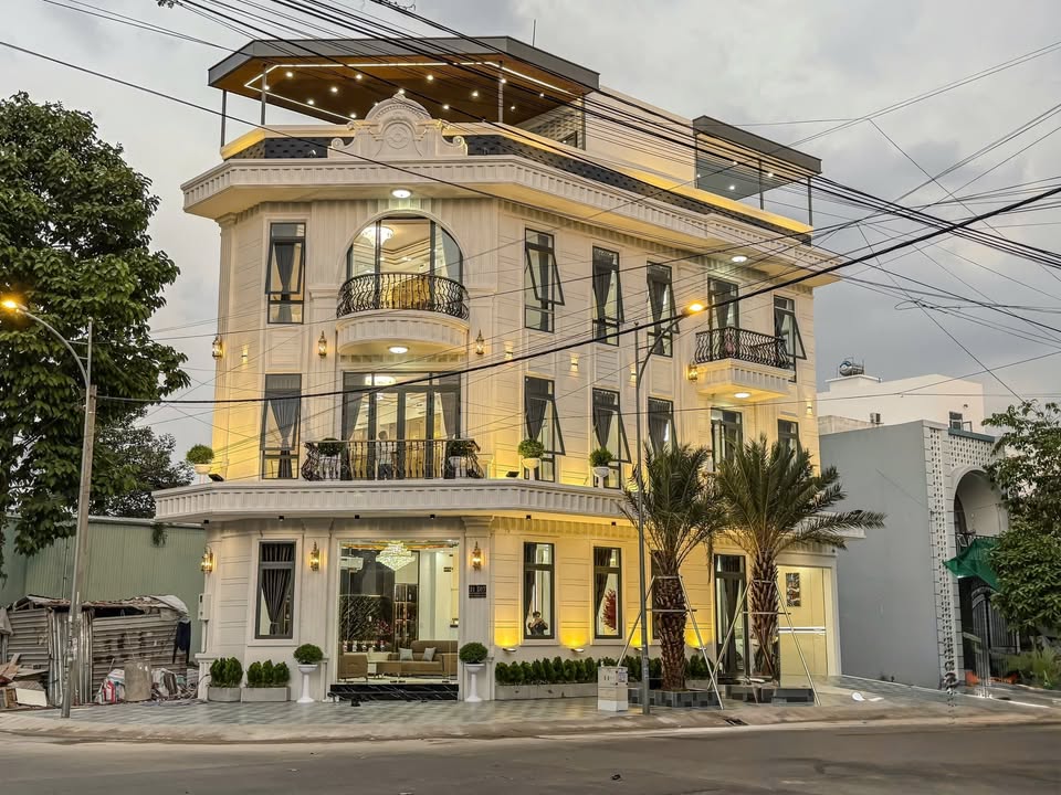 Nhà góc 2 mặt tiền Đường D14, Cần Thơ 94m² giá 10.499 tỷ - Sang trọng và bề thế!