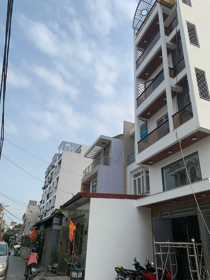 Nhà phố Thới An Q12 100m² 9.05 tỷ - Thang máy - Sẵn sàng ở ngay
