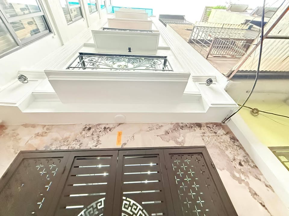 Nhà đẹp 39m² tại Cầu Giấy giá 15.8 tỷ - Thiết kế hiện đại, thang máy