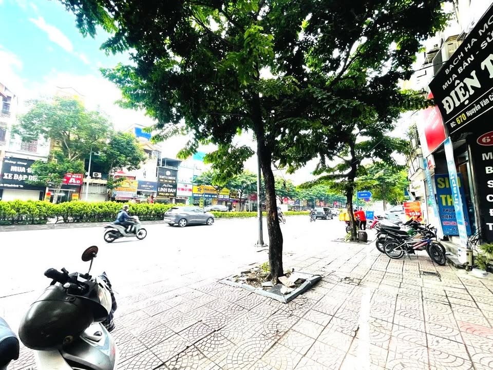 Nhà Mặt Phố Nguyễn Văn Cừ, Long Biên - 155m², 3 Tầng, Kinh Doanh Sầm Uất - 28 Tỷ