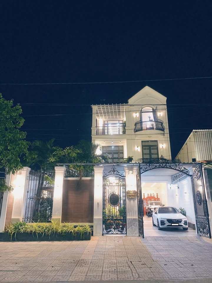 Biệt Thự Mặt Tiền Nguyễn Văn Cừ, Cần Thơ - 494m² Sổ Hồng, Giá 40 Tỷ