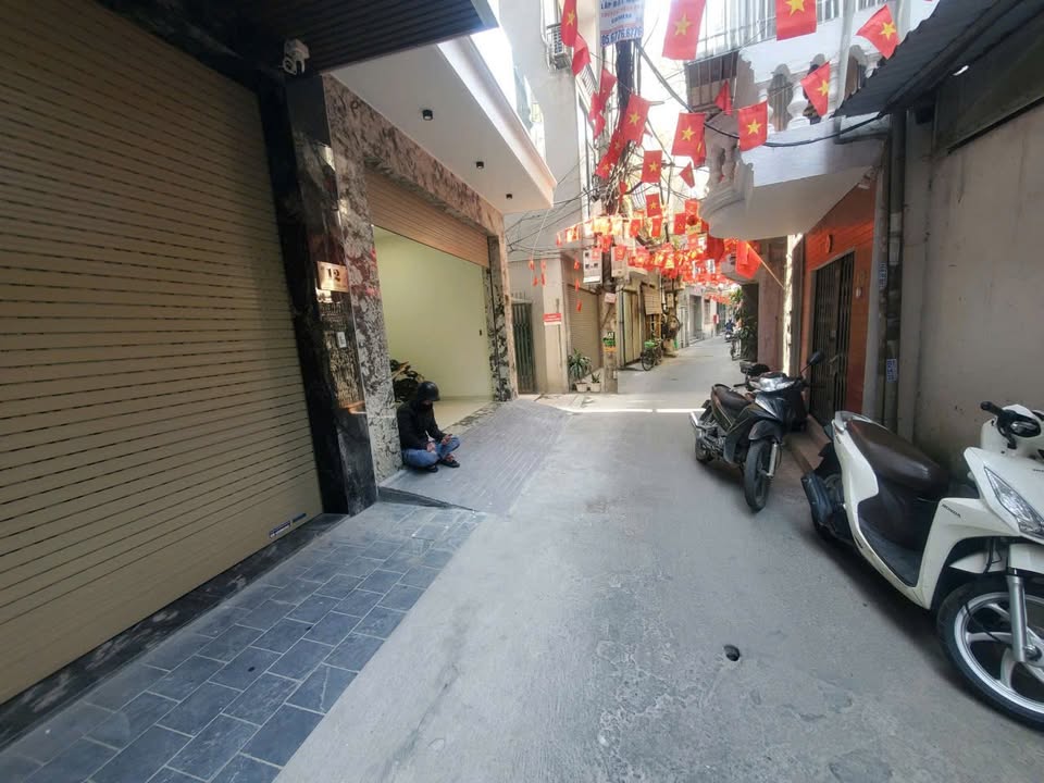 Nhà riêng Ngọc Lâm Long Biên 75m² giá 27 tỷ - Siêu phẩm lô góc ô tô vào nhà!