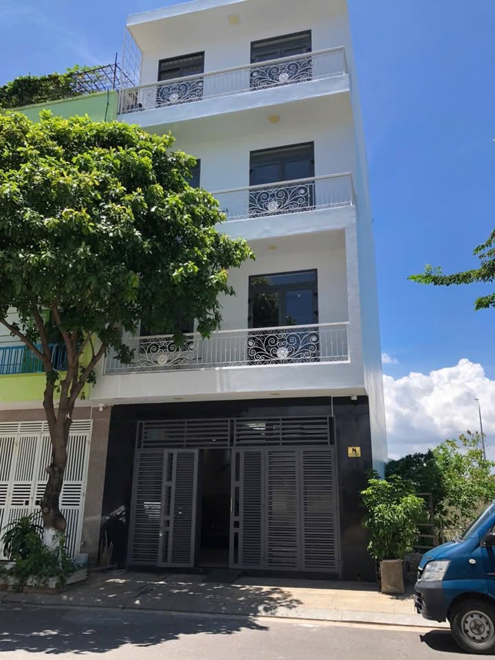 Nhà phố VCN Phước Long 60m² giá 8.7 tỷ - Full nội thất gỗ hương!