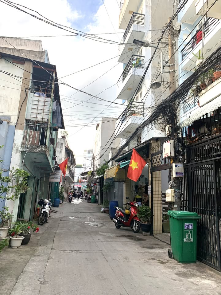 Bán nhà Bùi Văn Ba Quận 7 72m² giá 7.7 tỷ - Nhà đẹp sẵn sàng ở ngay!