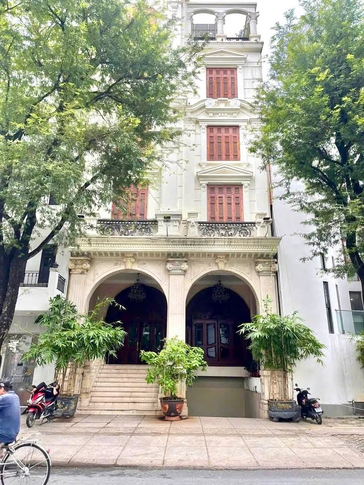 Thuê tòa nhà Quận 1 Bến Nghé 1000m² - Vị trí trung tâm sầm uất