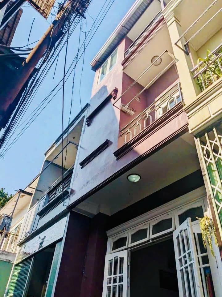 Cho thuê nhà Phan Chu Trinh Đà Lạt 3 tầng 4PN - Sẵn sàng ở ngay!