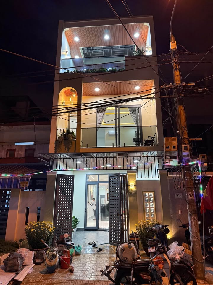 Nhà 3 Tầng Full Nội Thất 100m² - Nguyễn Đức Thiệu, Đà Nẵng - 8.4 Tỷ