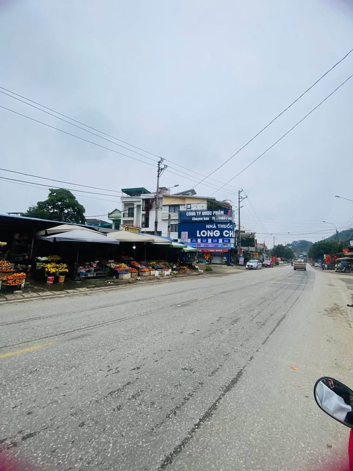 Nhà cấp 4 tại Tổ dân phố 16, Yên Sơn, 88m² - Sân rộng, ô tô vào tận nơi!