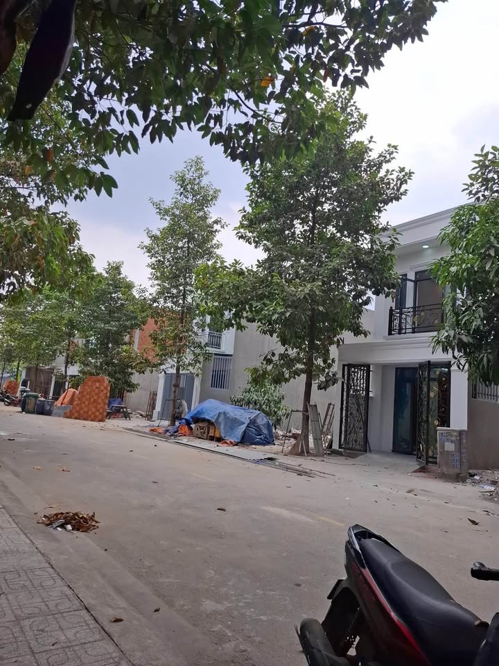 Nhà phố Uyên Hưng Tân Uyên 72m² giá 2.3 tỷ - Sẵn sàng ở ngay!