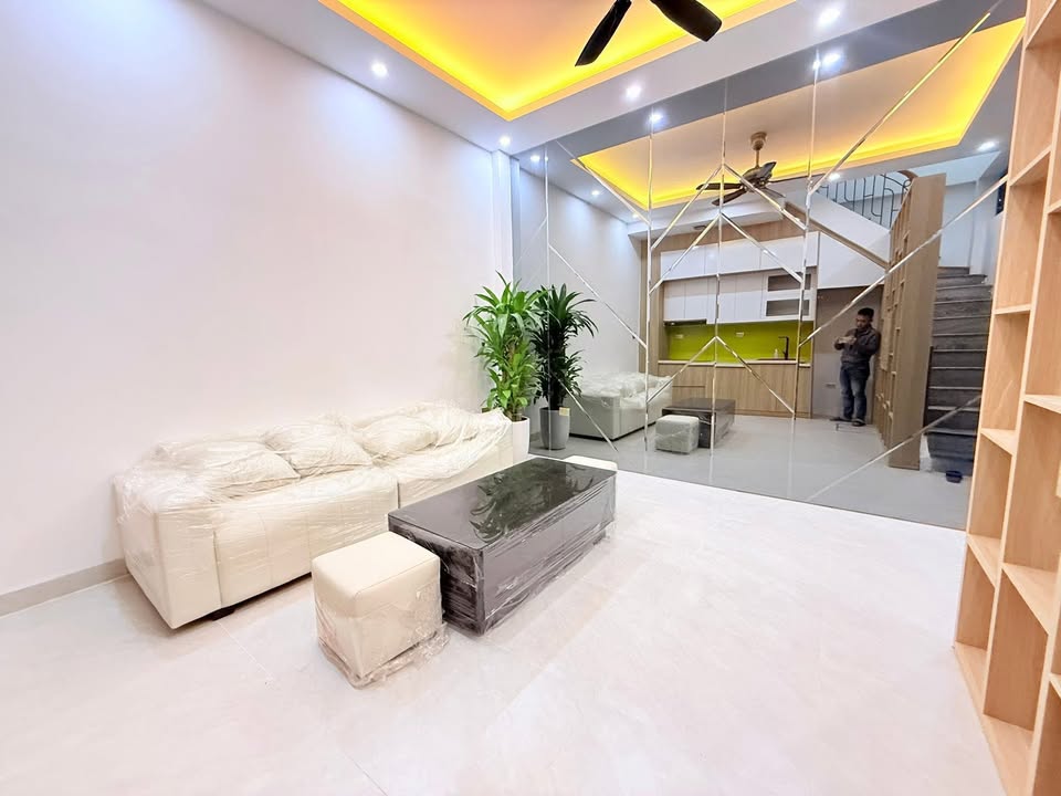 Nhà Hoàng Hoa Thám Tây Hồ 25m² - Full nội thất, Sổ hồng sẵn!