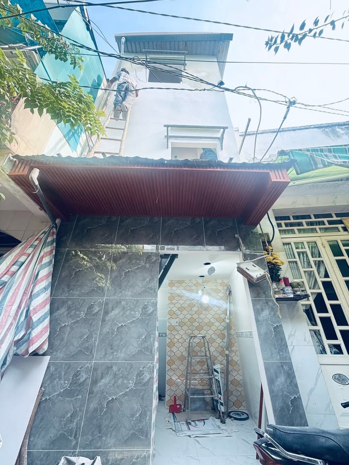 Nhà 3 tầng Quận 4 - 1.72 tỷ - Giá rẻ hiếm có trong khu dân cư