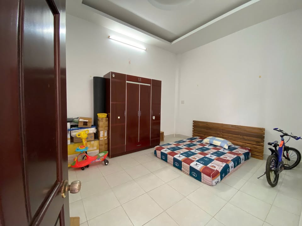 Bán nhà phố Long Xuyên 100m² giá 2.5 tỷ - Sẵn sàng ở ngay!