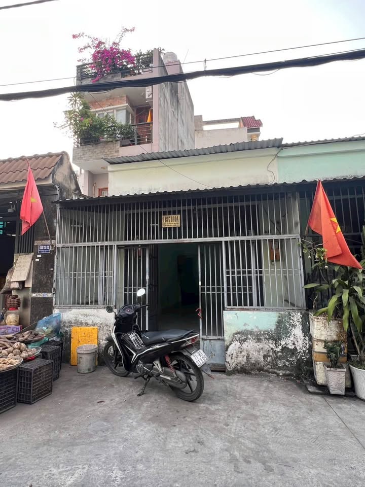 Nhà hẻm 118/ Đường Liên Khu 5-6, Bình Tân 56m² giá 3.65 tỷ - Hẻm xe hơi rộng rãi!