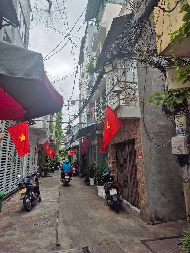 Nhà riêng Phú Nhuận, 45m² giá 5.4 tỷ - Sổ hồng riêng, hoàn công đầy đủ!