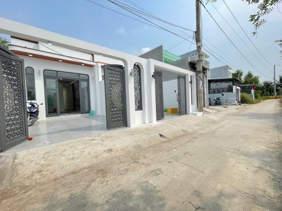 Nhà mặt tiền Phước Lợi Bến Lức 108m² 1.8 tỷ - Sổ hồng sẵn sang tên ngay!