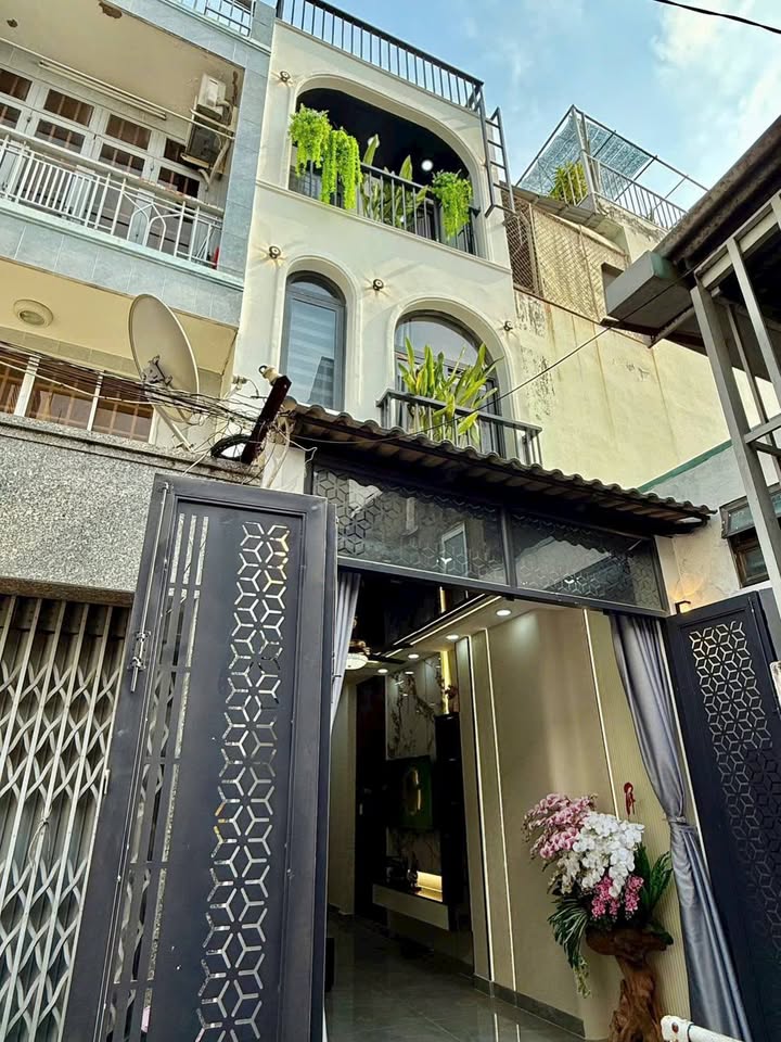 Nhà Phố Gò Vấp 31m² giá 4.69 tỷ - Full nội thất, sẵn sàng ở ngay!