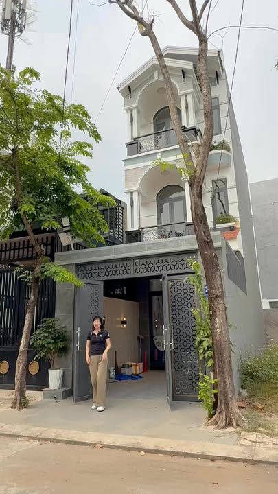 Nhà phố mới Lò Lu Quận 9 66.7m² giá 7 tỷ - Nội thất hoàn thiện sang trọng