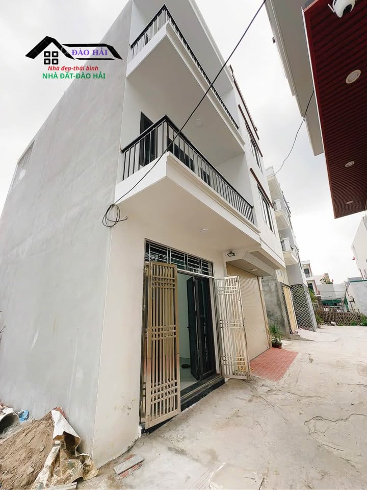 Nhà 3 tầng Phú Xuân, Thái Bình 45.2m² giá 2.1 tỷ - Ô tô đỗ cửa, tiện ích đầy đủ!