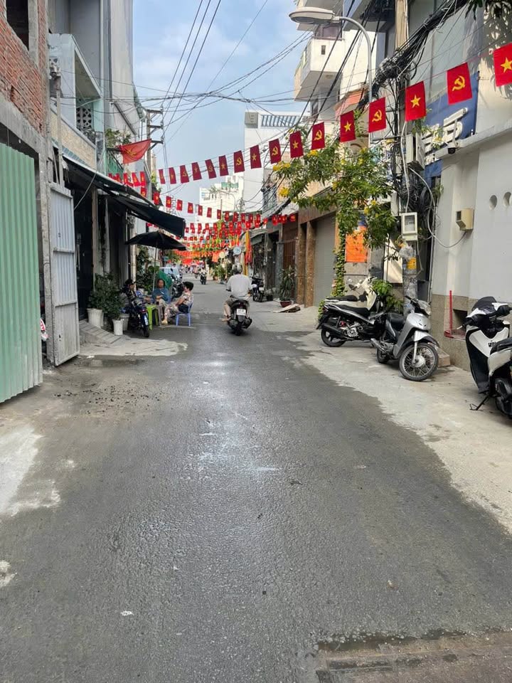 Nhà trọ Đường Bùi Đình Tuý, Bình Thạnh 94m² giá 9.3 tỷ - Chính chủ bán gấp!