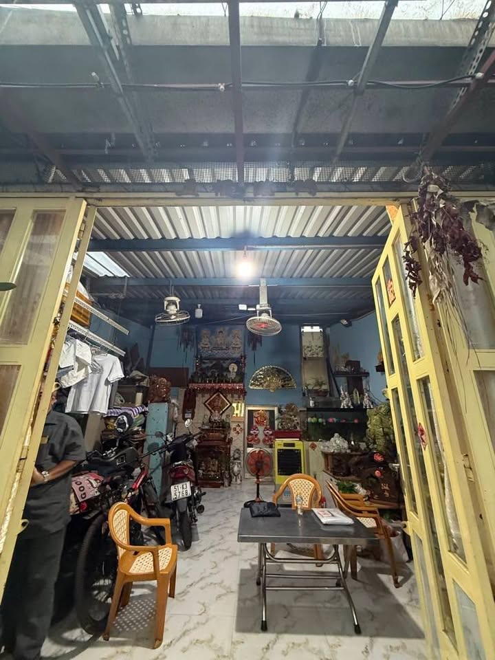 Nhà riêng Bình Tân 50m² giá 4.2 tỷ - Hẻm xe hơi, tiện xây mới!