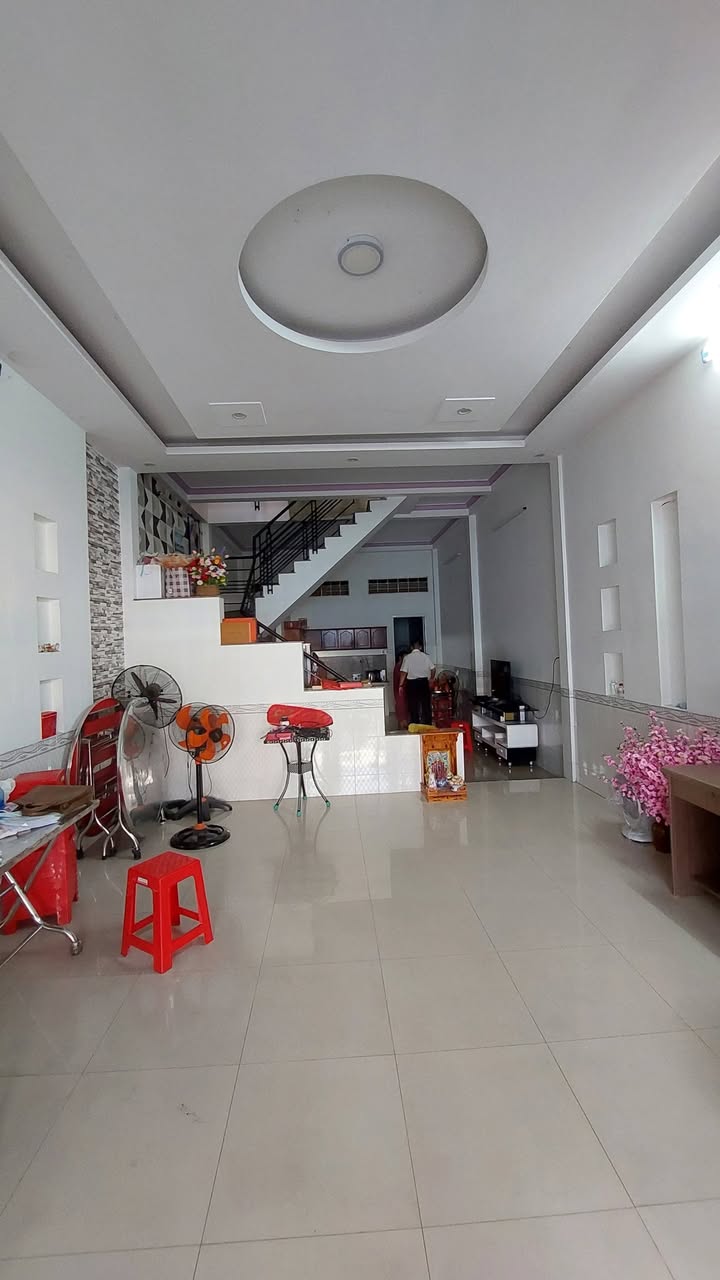 Nhà Phố Rạch Giá 125m² - Mặt Tiền Kinh Doanh - Vị Trí Đắc Địa!