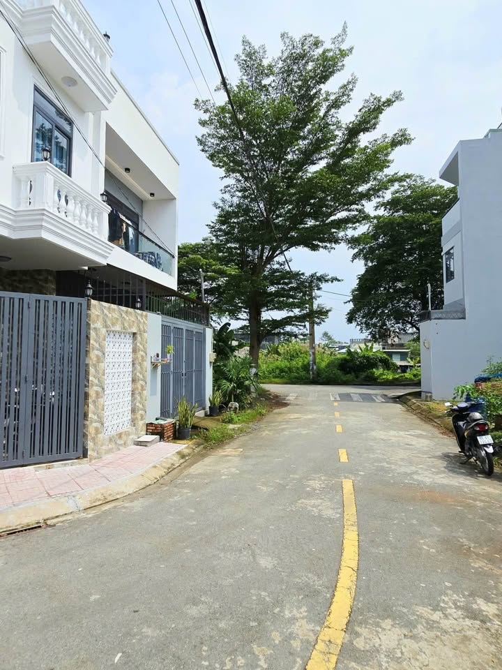 Nhà phố Long Phước Thủ Đức 54m² giá 4 tỷ - Lô góc 2 mặt tiền cực thoáng!