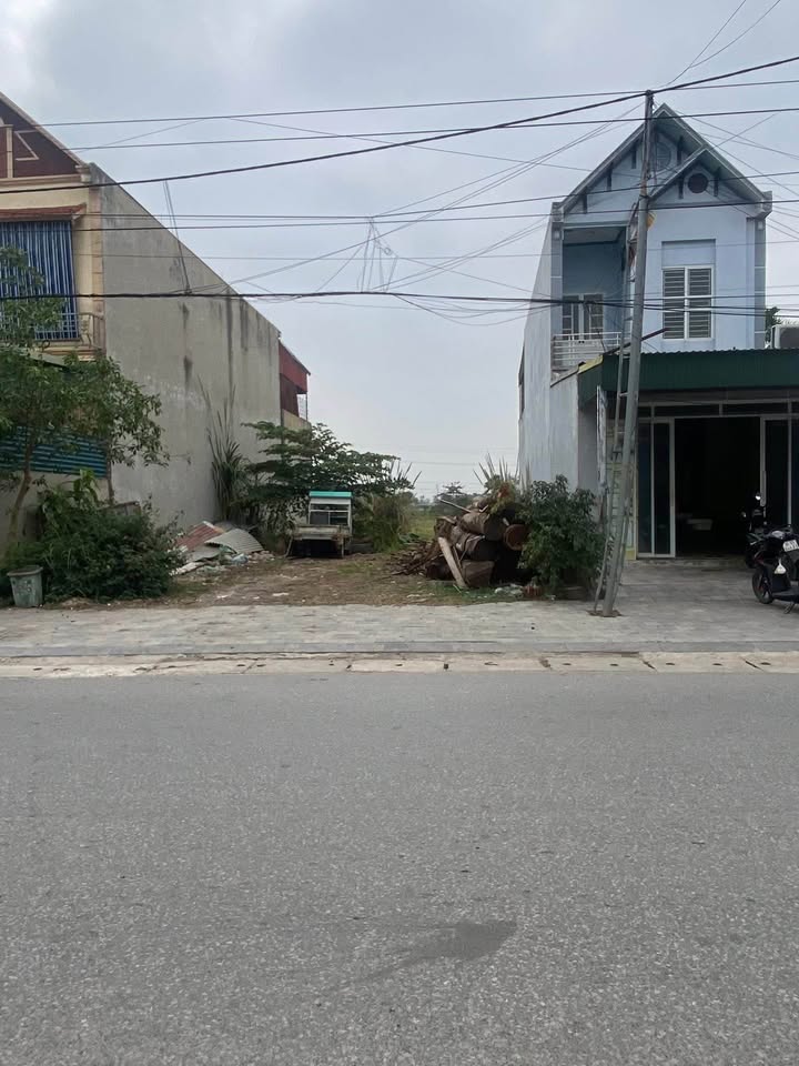 Lô đất mặt đường TL517 Đông Ninh 100m² giá 2.8 tỷ - Gần mọi tiện ích!