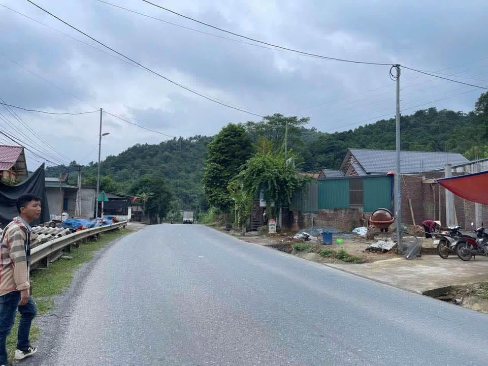 Đất nền Bản Cầm - Quốc Lộ 70, Hướng Đông Bắc, Sổ đỏ chính chủ, Giá 600 triệu