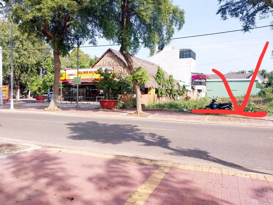 Đất mặt tiền TT Long Điền 360m² giá 3.3 tỷ - Sổ đỏ chính chủ!