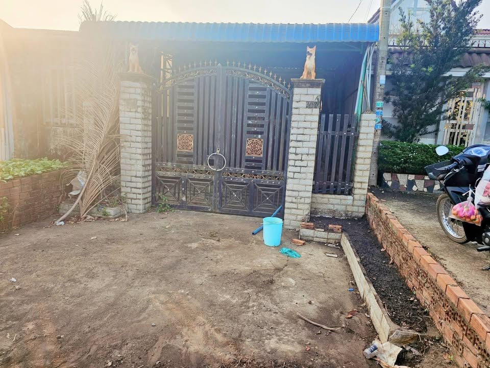 Nhà và Đất Bù Đốp Bình Phước 200m² - Sổ hồng sẵn, giá tốt!