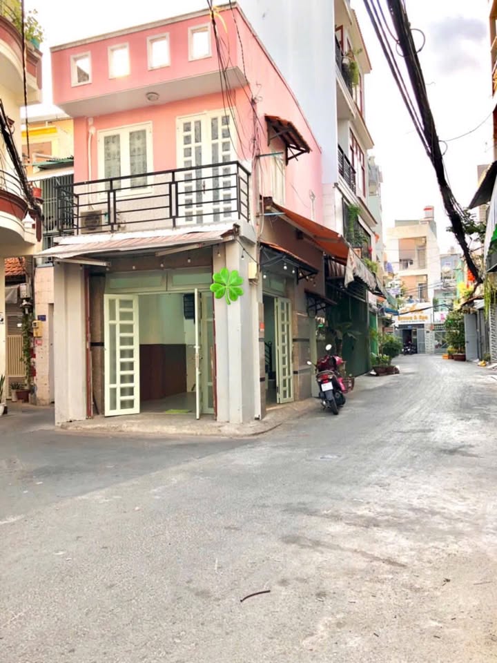 Nhà phố Lạc Long Quân Tân Bình 52m² giá 3 tỷ - Vị trí đẹp hiếm có!