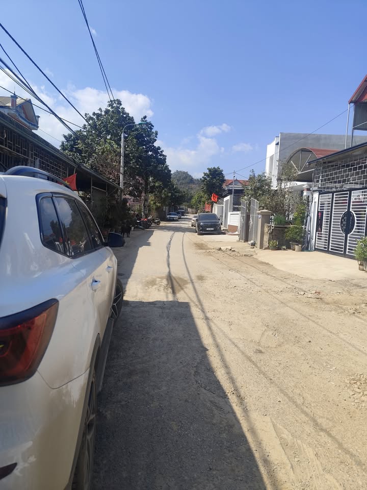 Đất thổ cư Phường Thảo Nguyên, Mộc Châu 105m² giá 1 tỷ - Vị trí thuận lợi gần chợ!