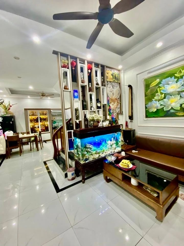 Nhà 5 tầng Minh Khai, 38m² - 7 tỷ - Sổ đỏ chính chủ, gần ô tô