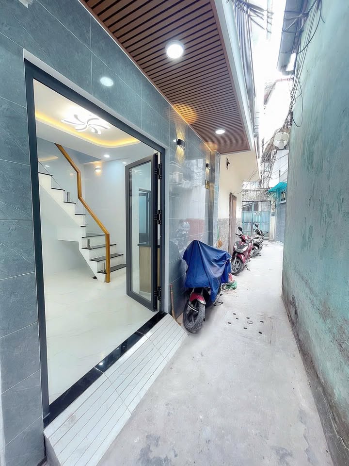Nhà riêng Quận 11 12.8m² giá 2.45 tỷ - Sẵn sàng ở ngay!