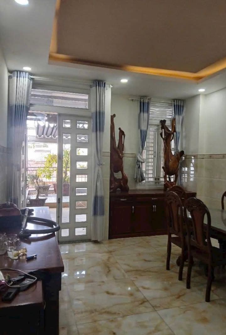 Nhà 3 tầng Phước Long B 106m² giá 7,5 tỷ - Sân đậu ô tô tiện lợi!