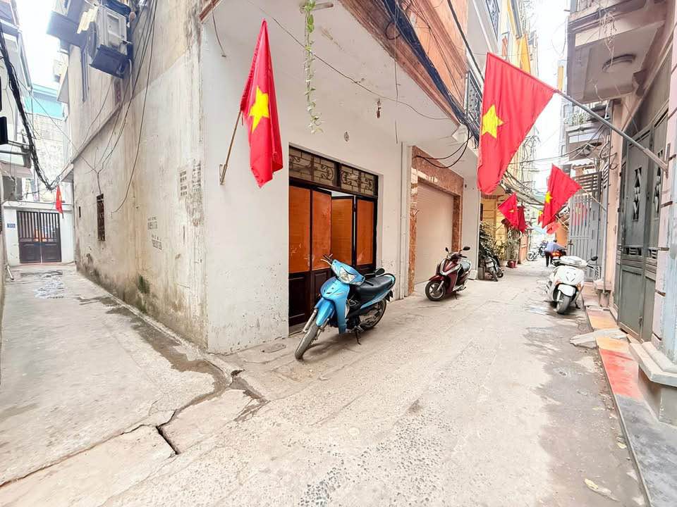 Nhà riêng Phố Hoàng Quốc Việt, Cầu Giấy 40m² - Vị trí đẹp hiếm có!