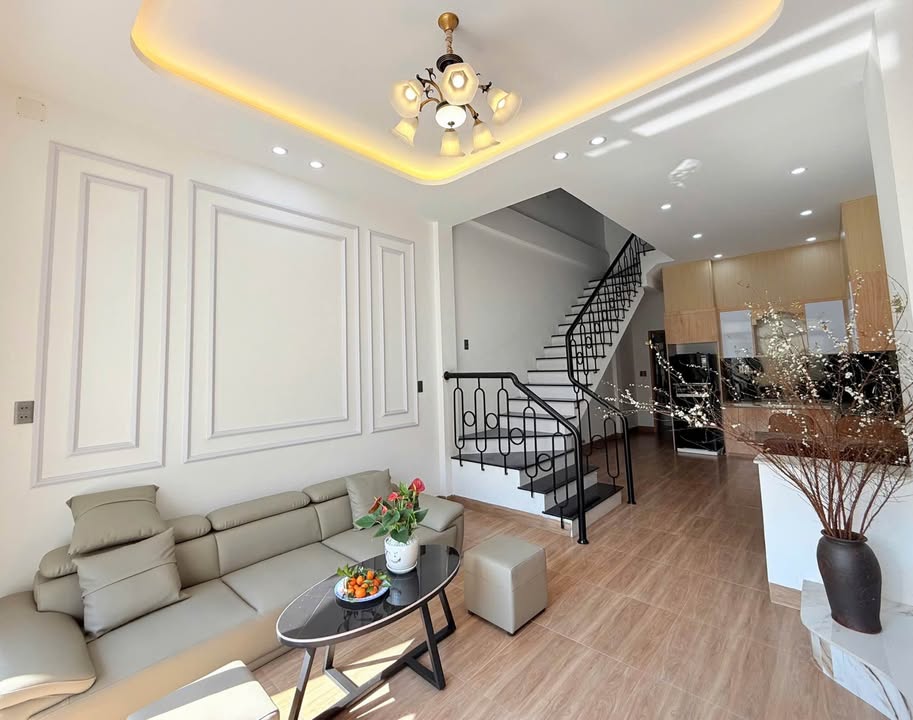 Nhà 2 tầng Ngự Bình, An Cựu 66.3m² - Ô tô vào tận nhà