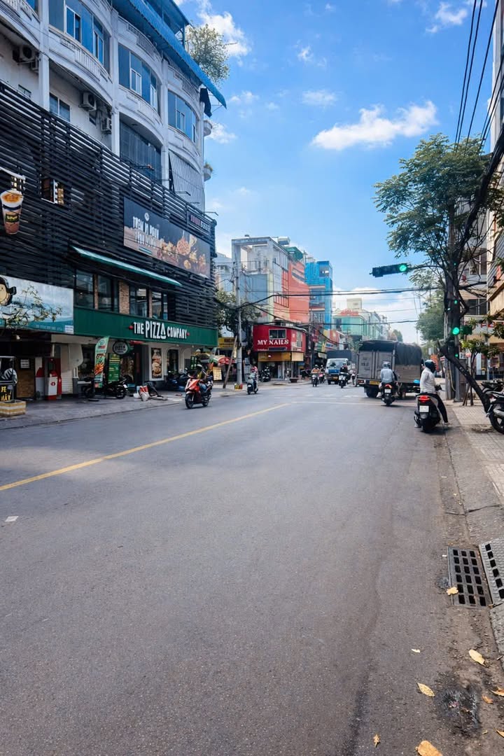 Nhà FrontHouse Bàu Cát 60m² giá 17.46 tỷ - Kinh doanh đỉnh cao!